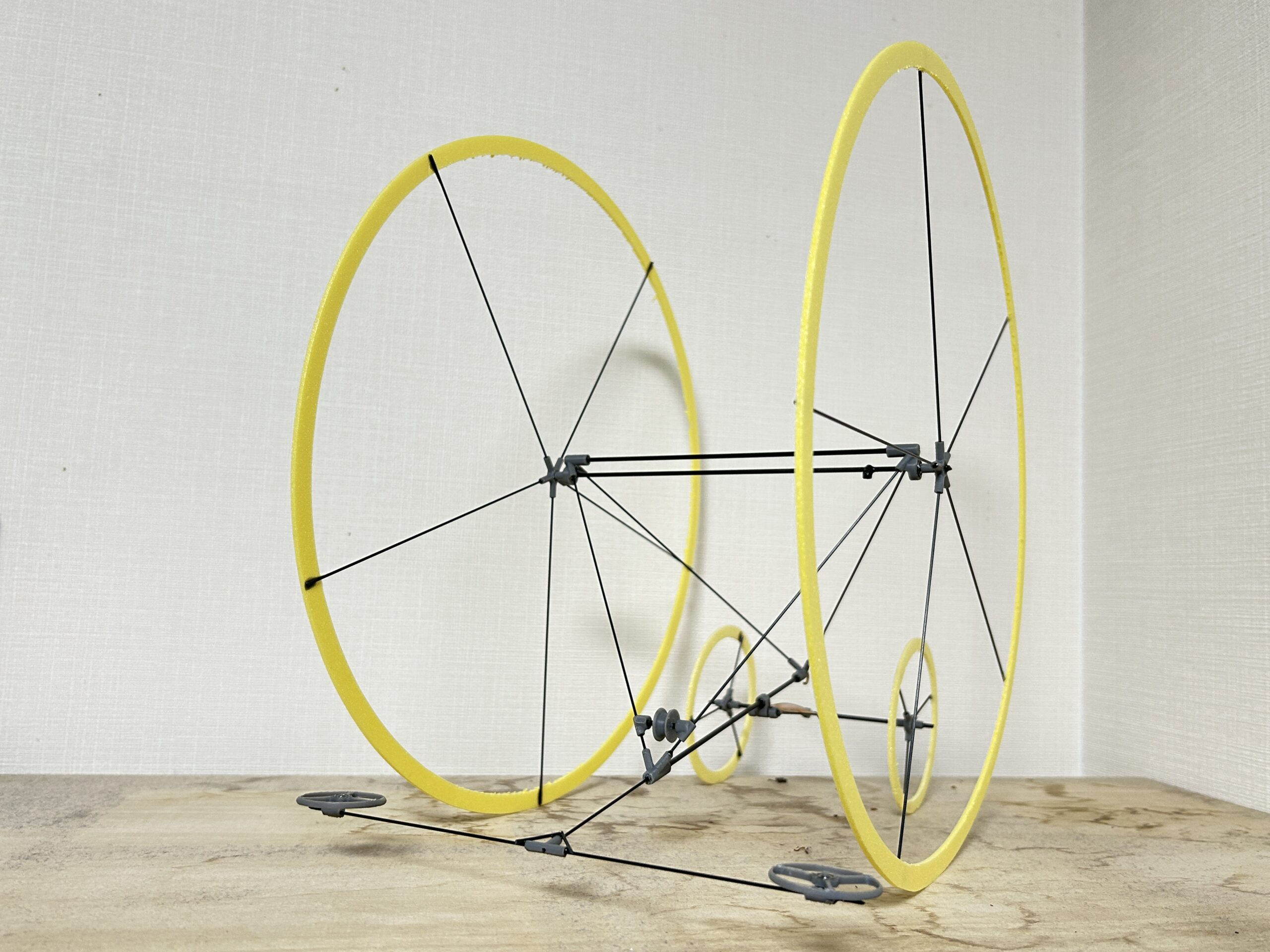 輪ゴム3本で100m以上走るゴム動力車