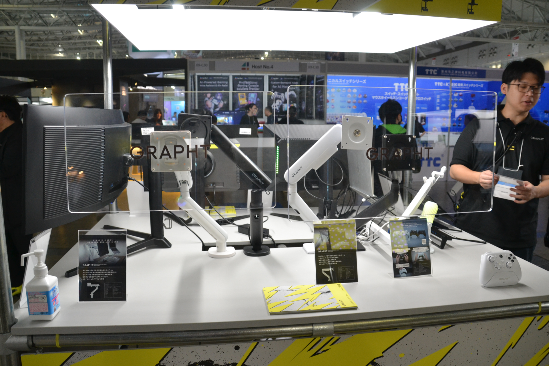 モニターアーム「Aero」は性能の良さとデザイン性の高さを両立