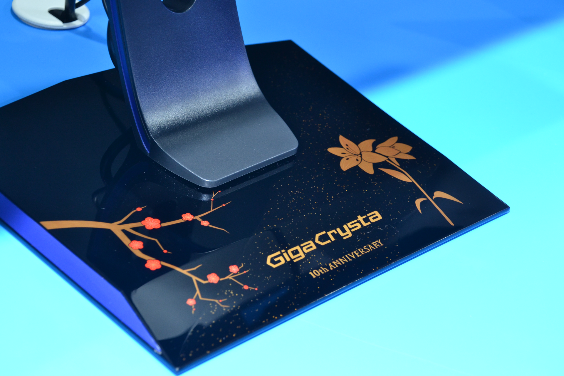 アイ・オー・データ機器のディスプレイに使われる、輪島塗オリジナル台座。石川県の企業として行う、震災・豪雨災害復興支援の一環のようだが、とにかく質感の良さに感動する。TGSに来て伝統工芸品を見られるとは思わなかった