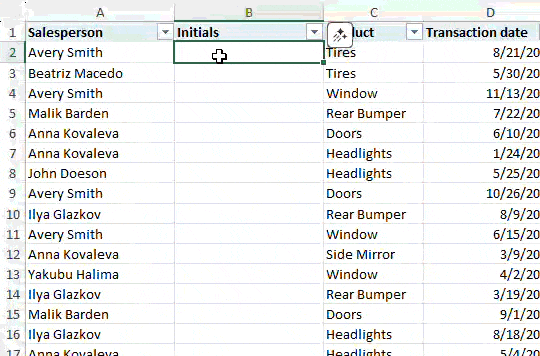 セルに『=』を入力すると、AIが数式を提案。ヘッダーが「イニシャル」であることを読み取って、氏名セルを参照してイニシャルを求める数式を提案する例