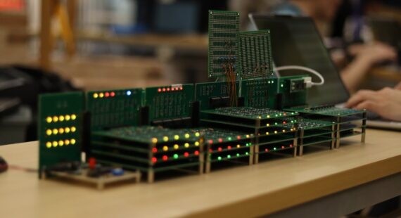 Young Makerゾーンに出展予定の作品（抜粋）。空気圧で動作するコンピューターやロケット、自作の三進CPU、プローブや計器を操作するMCPと多種多様。