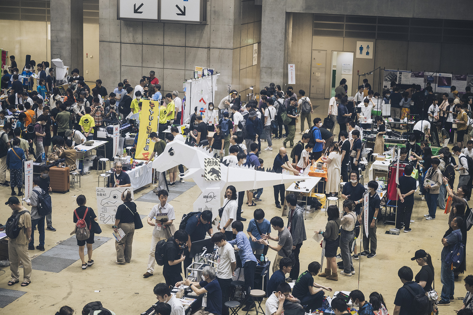<a href="https://makezine.jp/blog/2024/12/mft2024_looking_back.html" class="strong nb" target="_blank">2024年のMaker Faire Tokyo</a>の様子