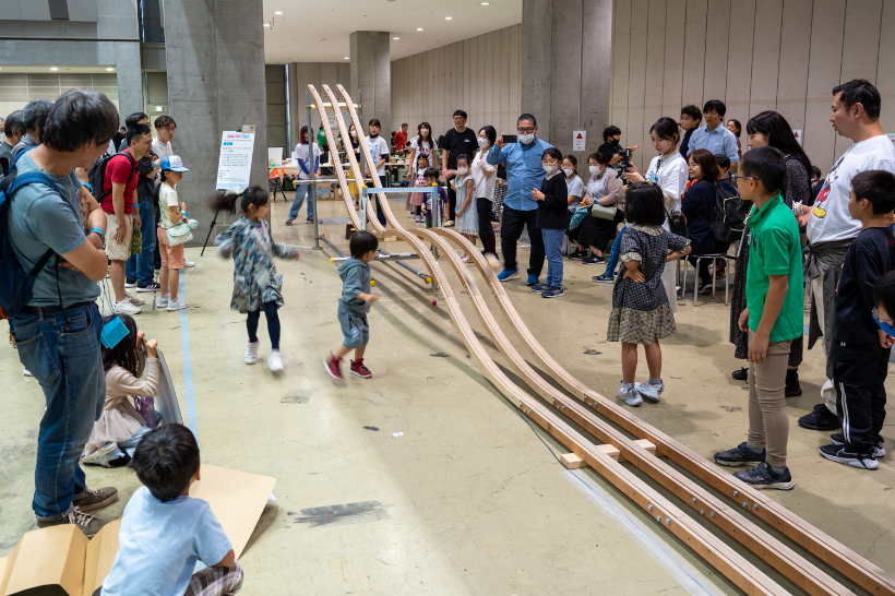 <a href="https://makezine.jp/event/mft2025/program/#workshop" class="strong nb" target="_blank">ワークショップ</a>の例