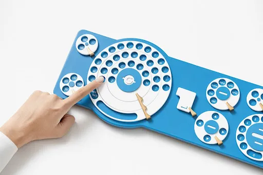 3重になったアルファベット入力用ダイヤルがステキ