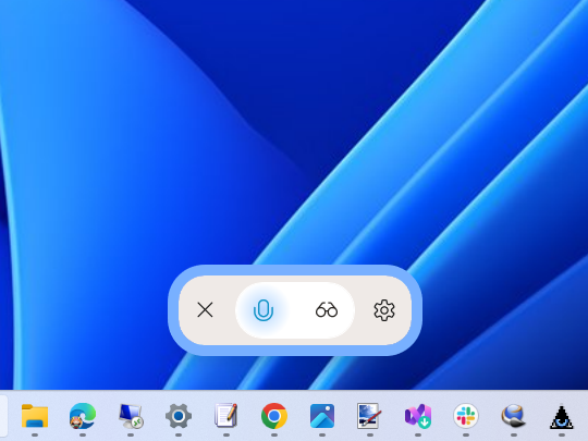 『Hey Copilot』で起動した「Copilot」アプリ。通常のホーム画面ではなくツールバースタイルで起動する。マイクアイコンが光っていれば、「Copilot Voice」が稼働中