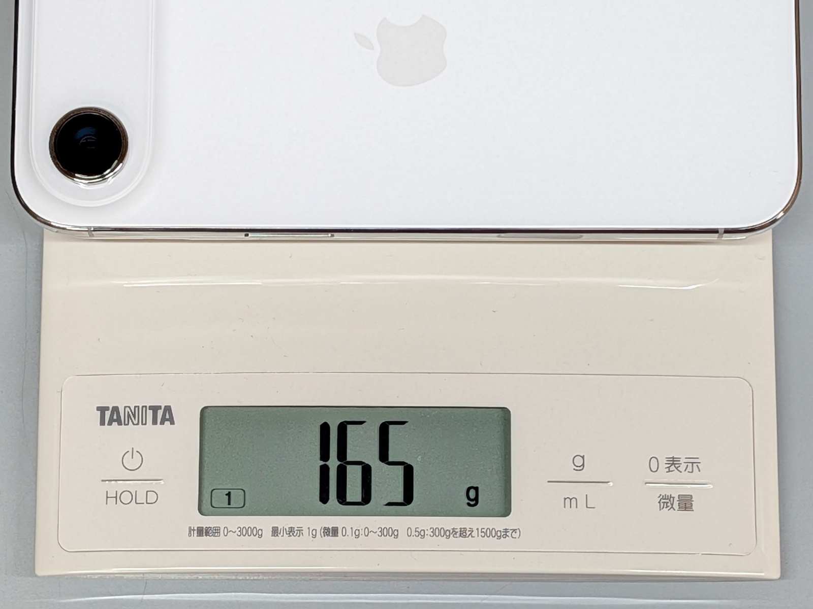 iPhone Airの重量は165g。このサイズにしてはかなり軽い