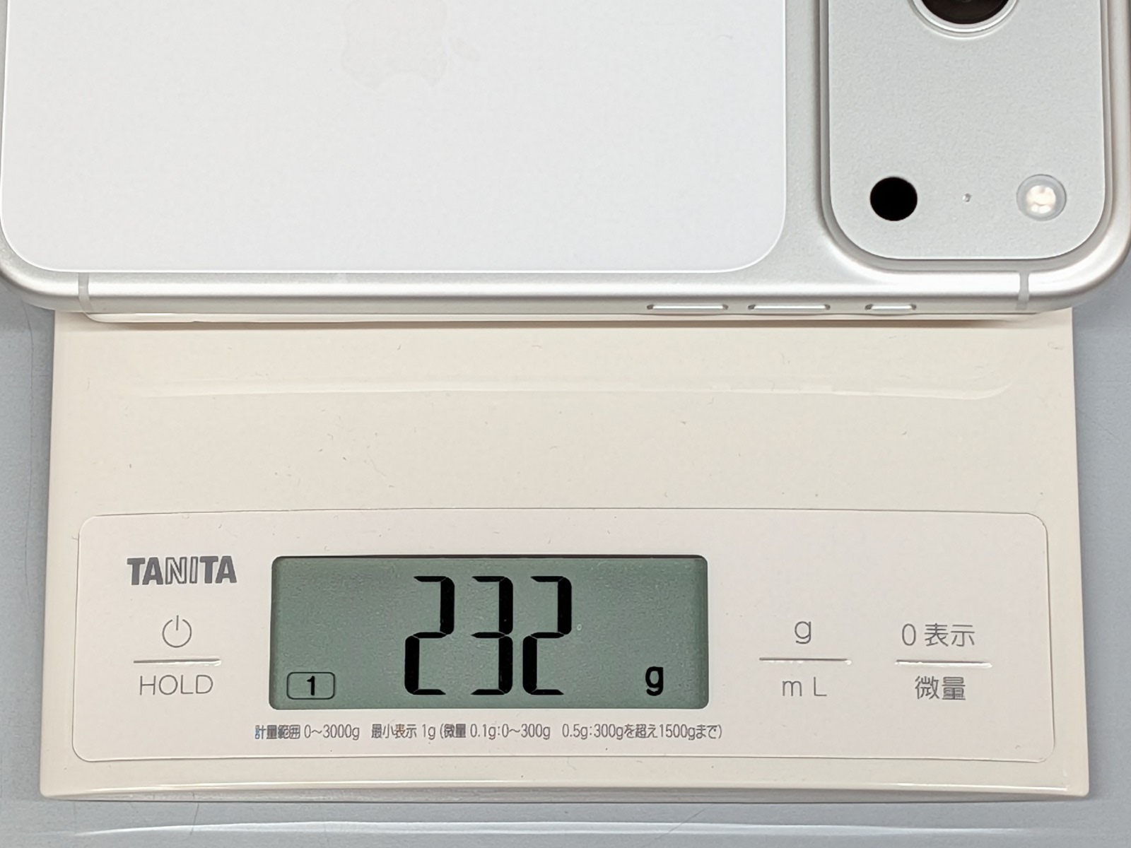 iPhone 17 Pro Maxは実測232gと、歴代でも3番目の重さとなるヘビー級