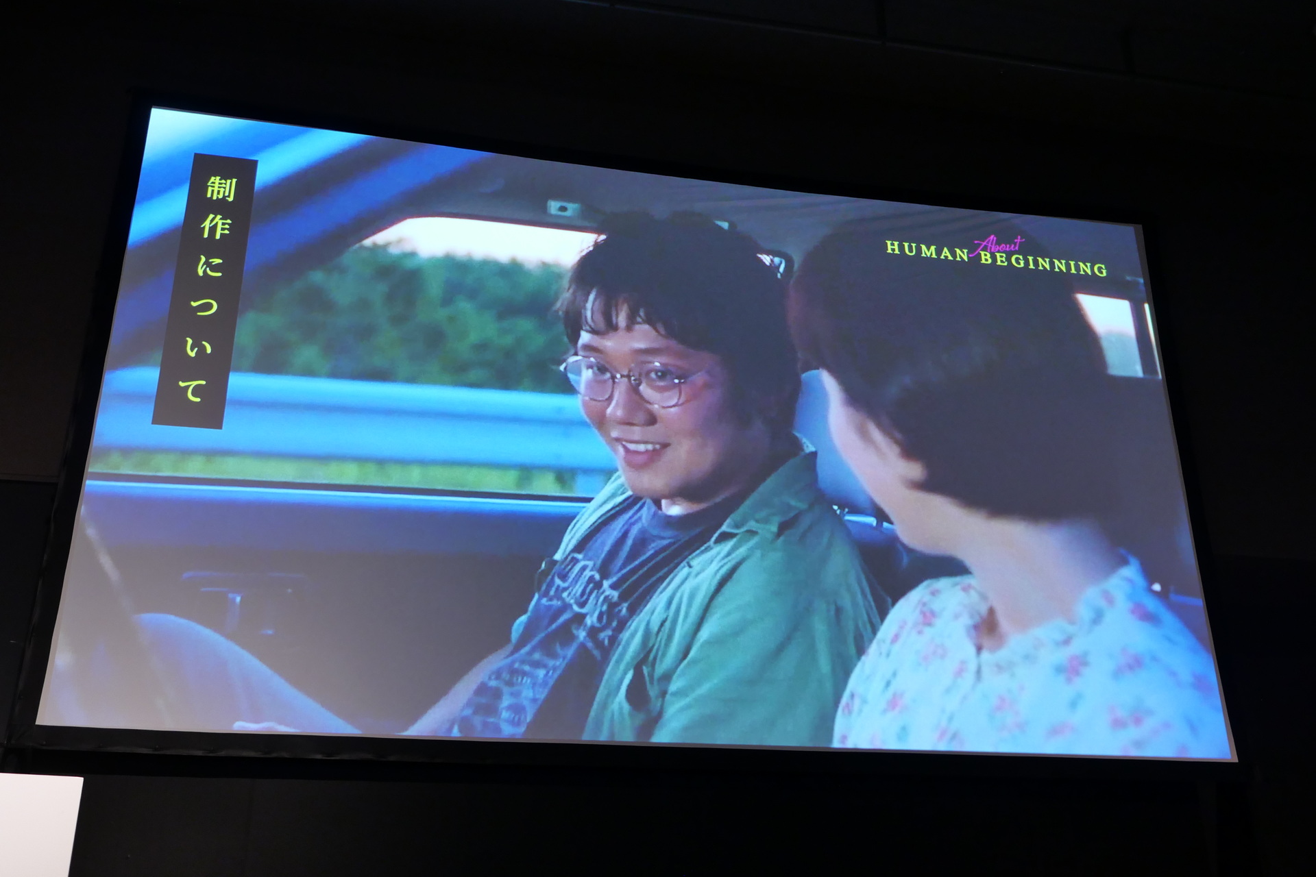 動画生成は「Veo 3」を利用し、背景設定やセリフを詳細にプロンプトに記述することを心がけて制作したという