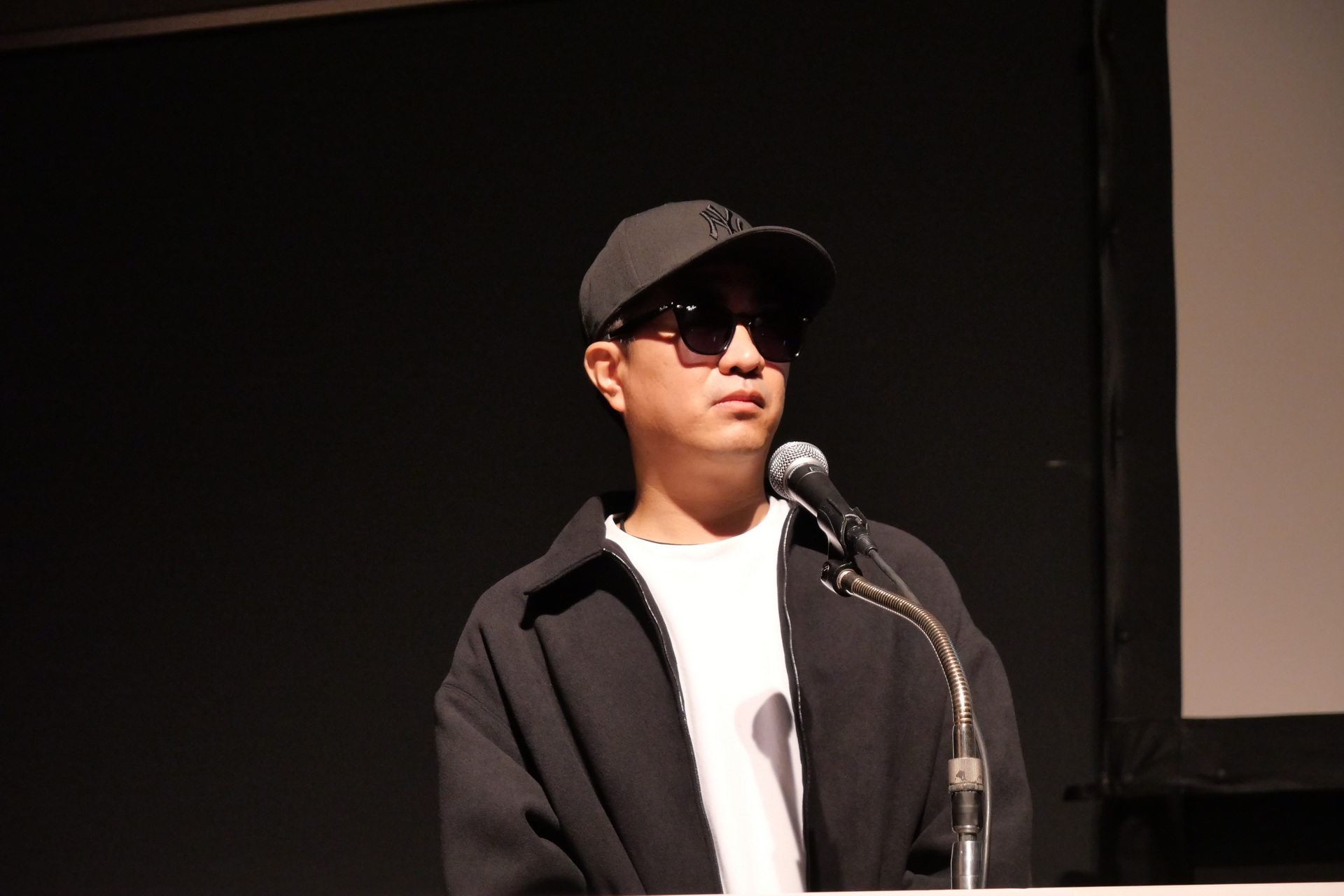 「知恵の実が紡ぐ奇跡と影」の作者、ますす氏