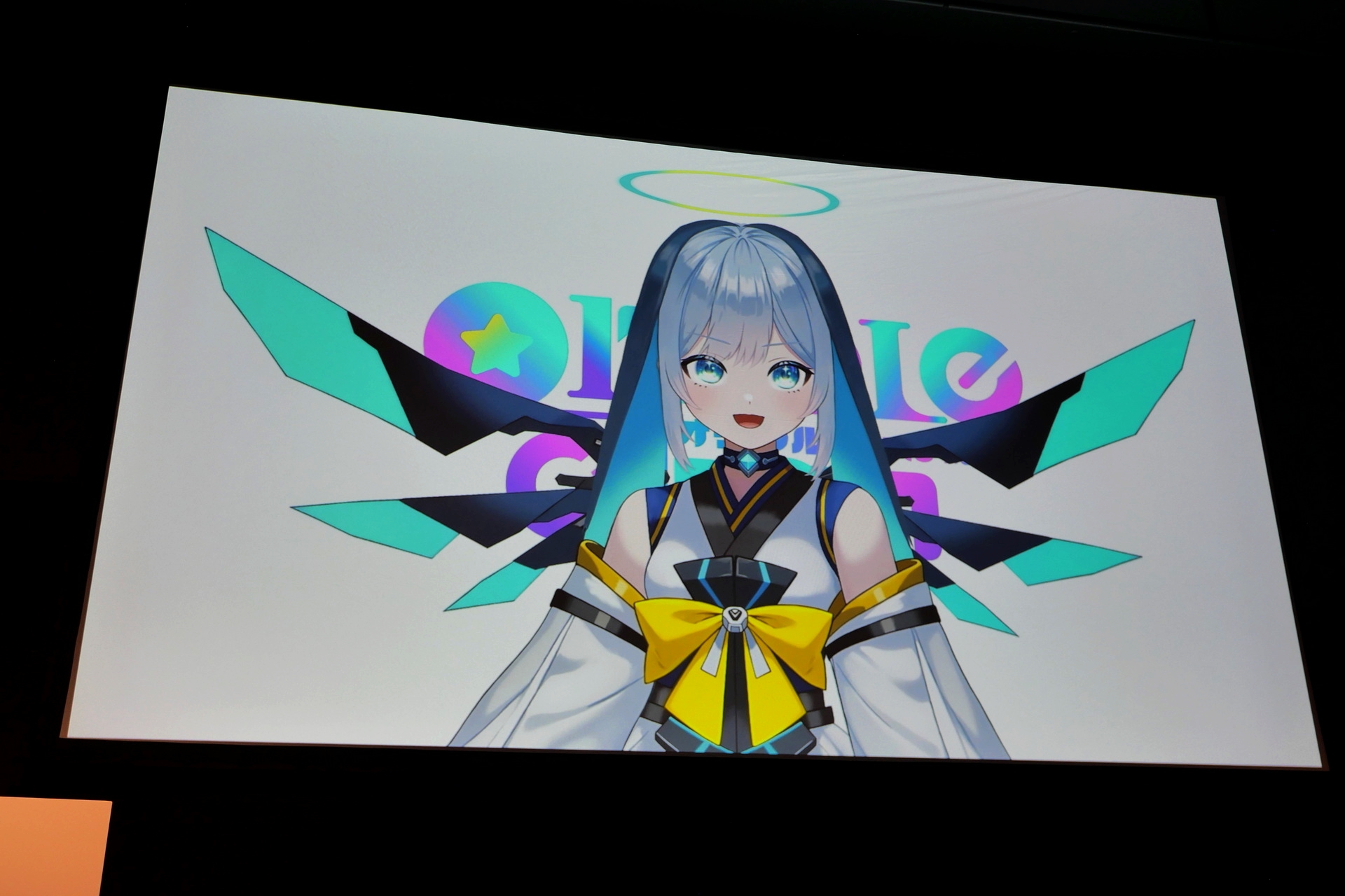 人間の推しは完璧ではなく、人間を超えた完璧な推しである「神」が必要であるという考えから制作。「Midjourney」で製作したイラストから厳選して「Stable Diffusion」で練り上げ、最終的に人の手で完成