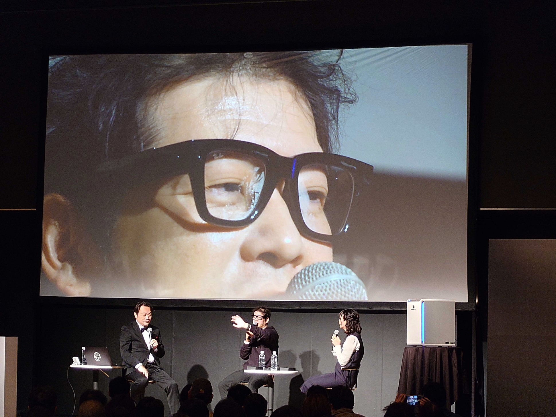 近藤氏がセッション中に披露したAIグラス