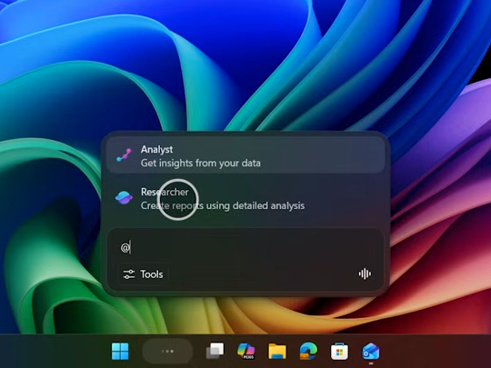 「Ask Copilot」ボックスで「@メンション」してエージェントを呼び出す