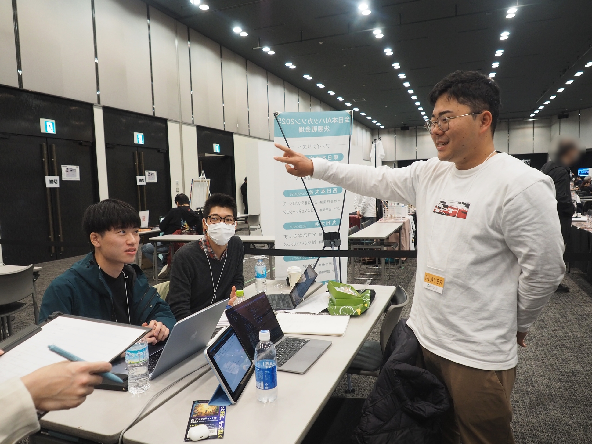 タコスなちょすの中間発表の様子