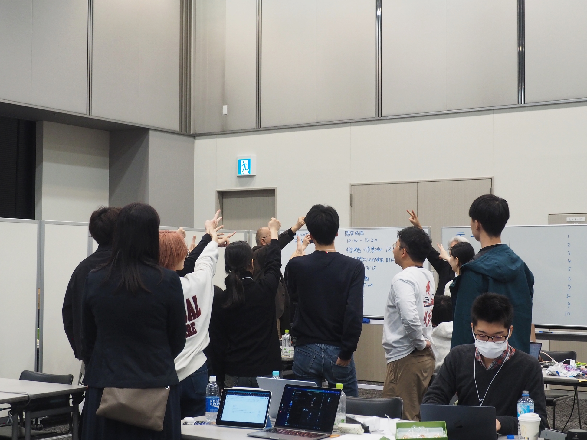 じゃんけんで勝った人から最終発表の順番を決めていた