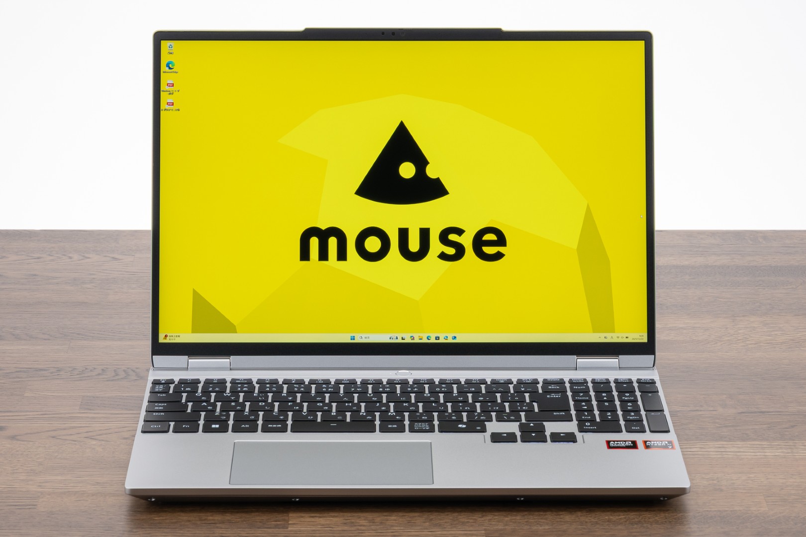 「<a href="https://www.mouse-jp.co.jp/store/g/gmouse-b5a7a01sragew102dec/?utm_source=mdmr&utm_medium=content-text&utm_campaign=2512_mdnmr_copilot&utm_content=pr" class="strong nb" target="_blank">mouse B5-A7A01SR-A（Copilot+ PC）</a>」。がっちりした筐体に、高い解像度とリフレッシュレートで、見た目も使用感も良好