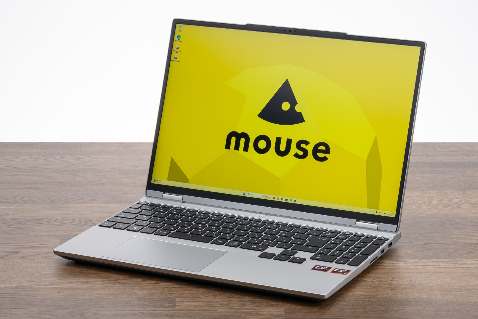 AMD製CPU搭載の「<a href="https://www.mouse-jp.co.jp/store/g/gmouse-b5a7a01sragew102dec/?utm_source=mdmr&utm_medium=content-text&utm_campaign=2512_mdnmr_copilot&utm_content=pr" class="strong nb" target="_blank">mouse B5-A7A01SR-A（Copilot+ PC）</a>」。高い解像度とリフレッシュレートでライトなゲームにも向いている