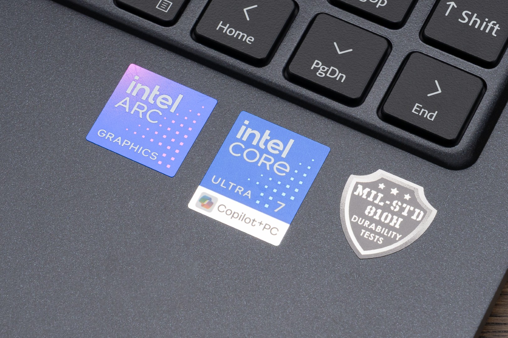 搭載CPUはIntel製