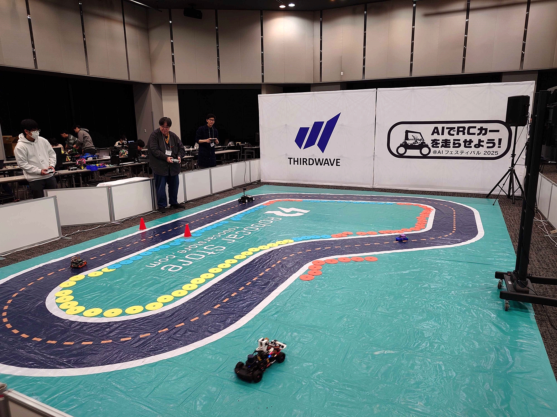 RCカーの車体にAIをのせて走らせる勝ち抜き戦を開催した新企画も