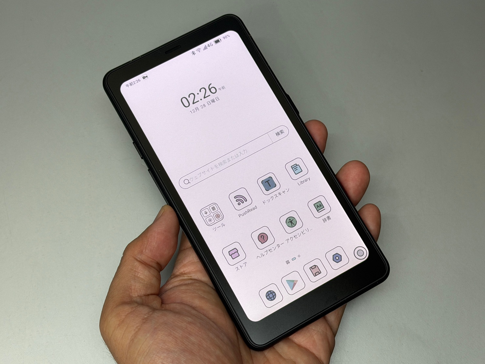 「BOOX Palma 2 Pro」。スマホ型のカラーE Ink端末だ。画面サイズは6.13型