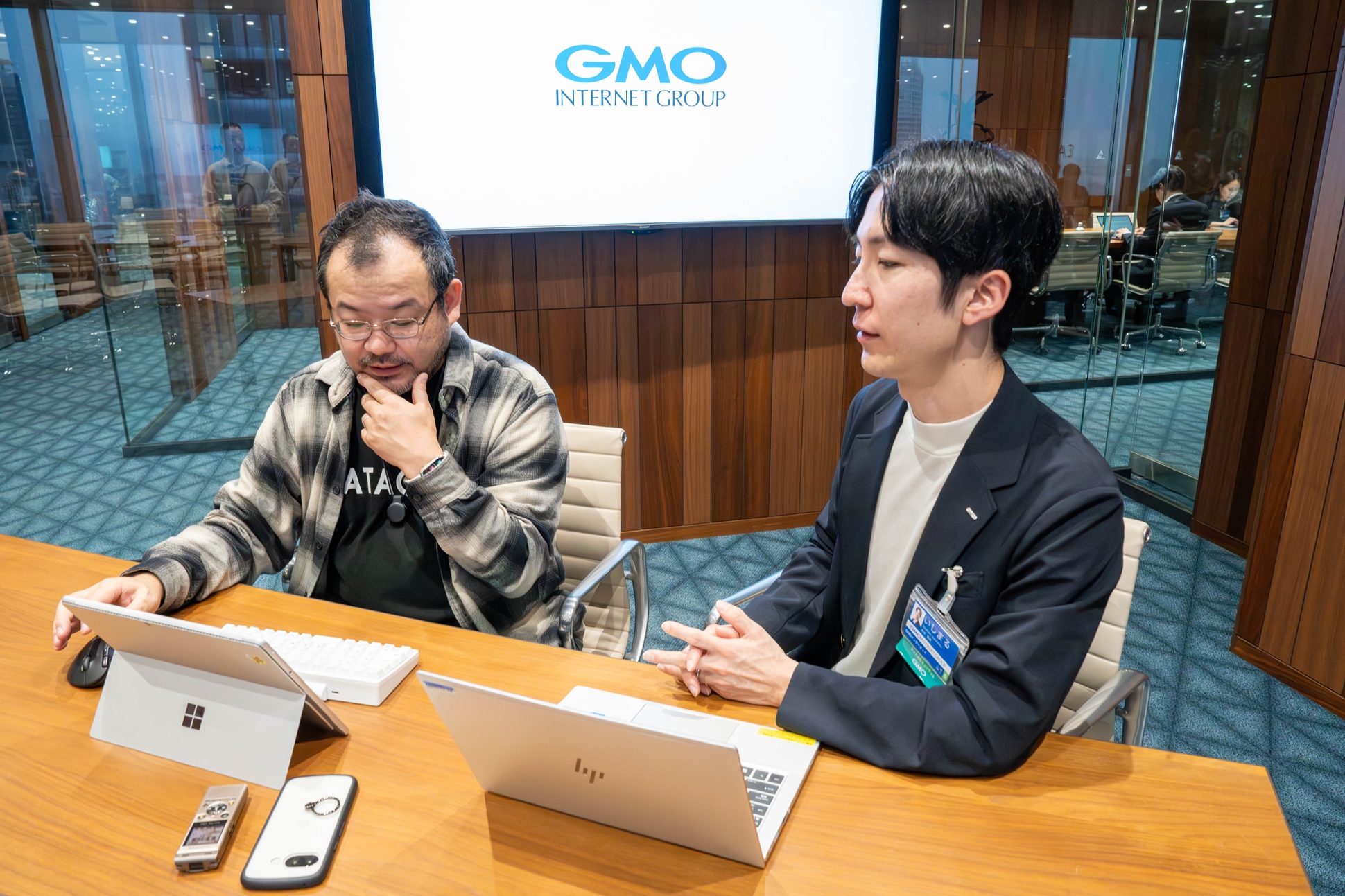 写真右が師匠のGMOインターネットグループエキスパート（Webアプリケーション） 石丸智輝氏。左が筆者