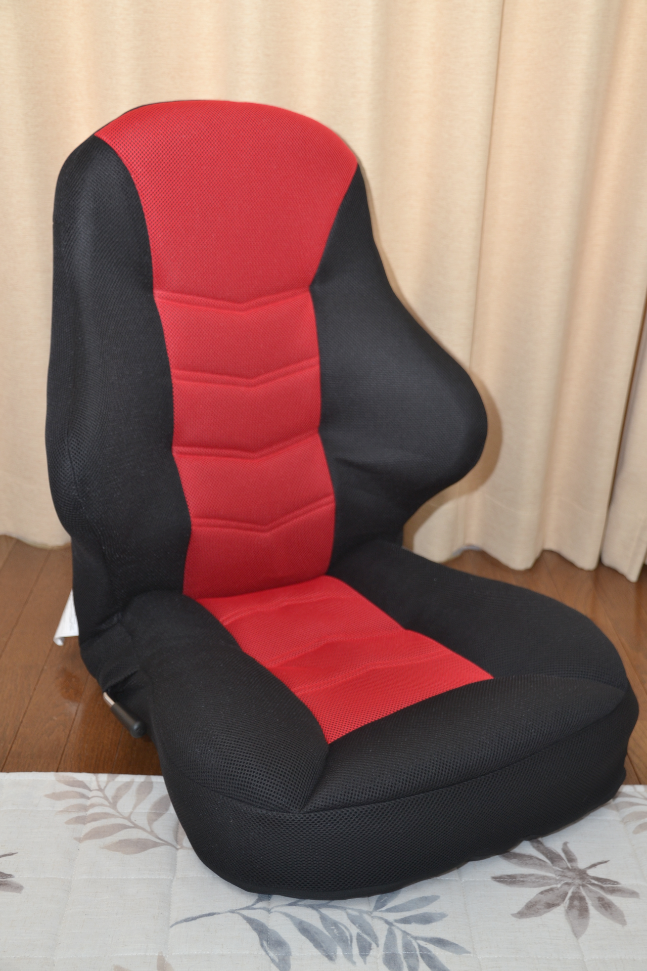 購入したのはニトリのゲーミング座椅子、その名も「ゲーミングザイス」