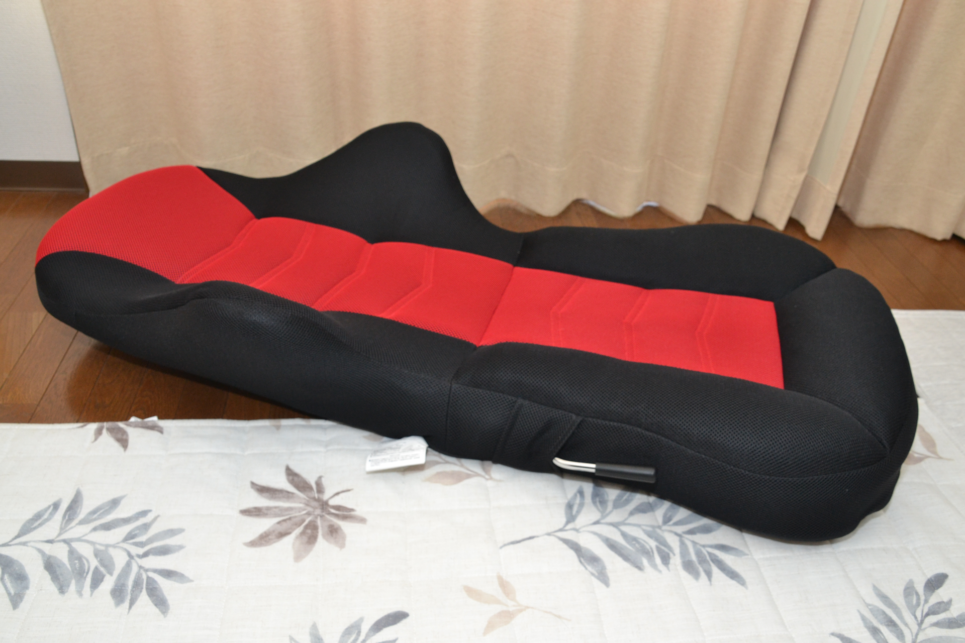 フラットにもできる。これで足をコタツに入れれば快適に寝られる（おすすめはしない）