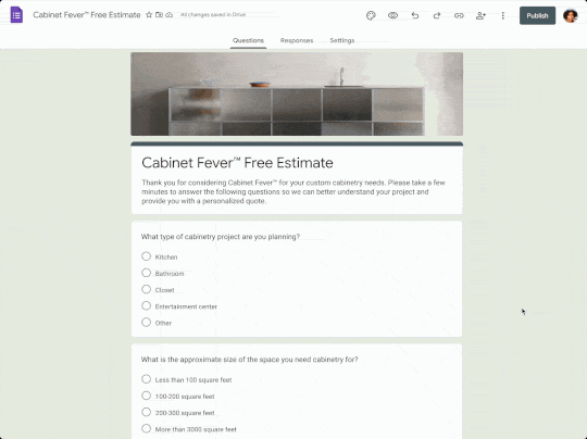 「Googleフォーム」の「Suggest questions」が日本語に対応