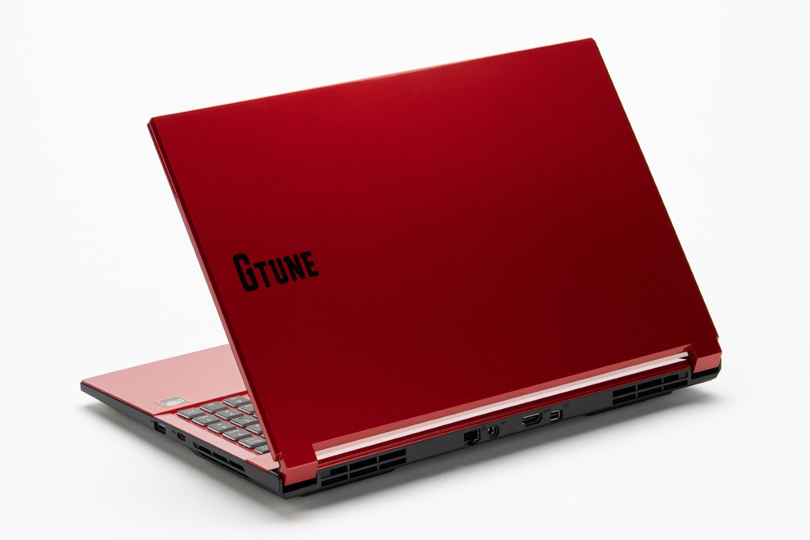 天面に「G TUNE」のロゴをプリント。筐体はメタリック感のあるレッドだ