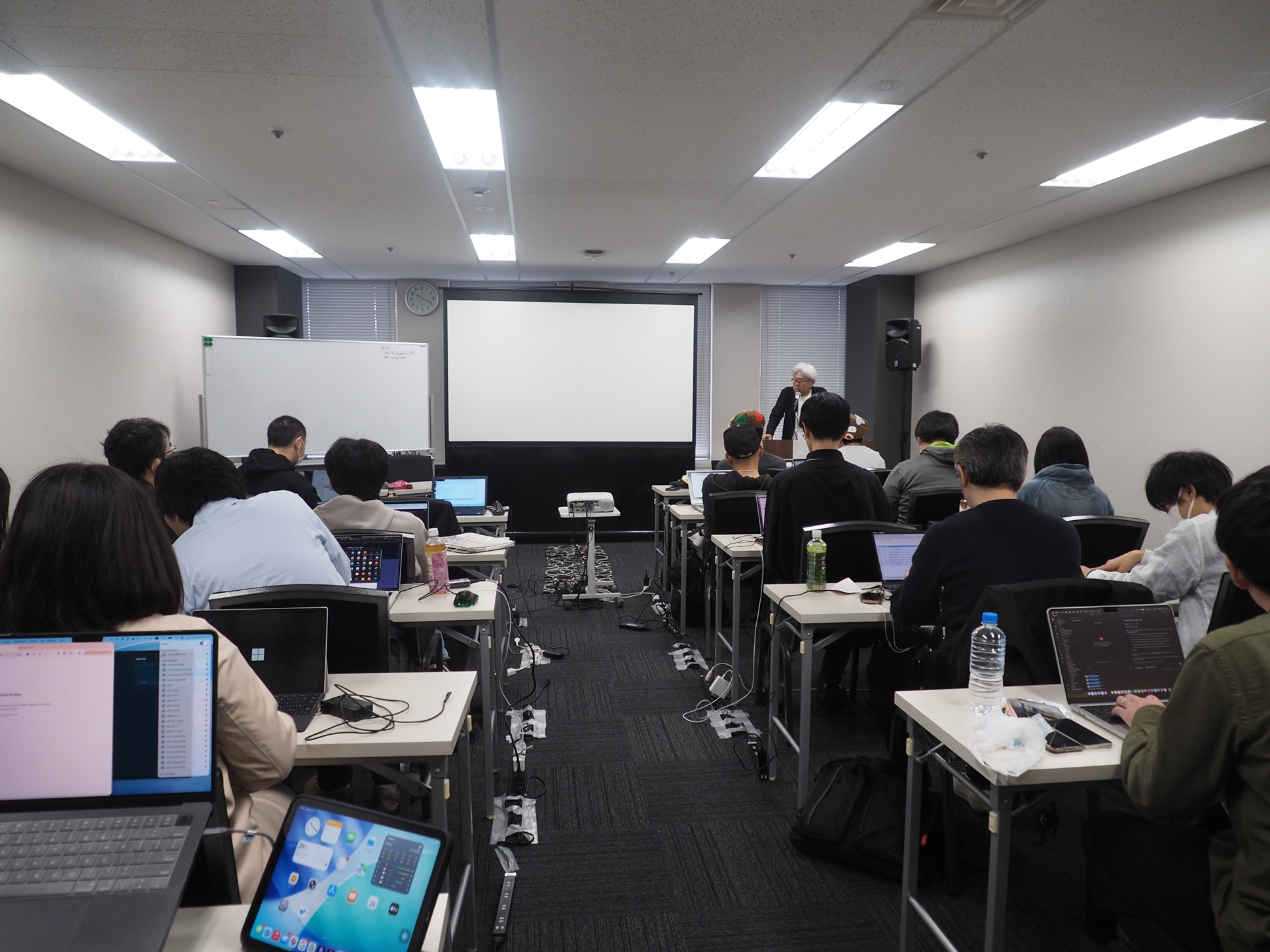 予選は3つのブロックに分かれて行われた。こちらはAブロックの部屋