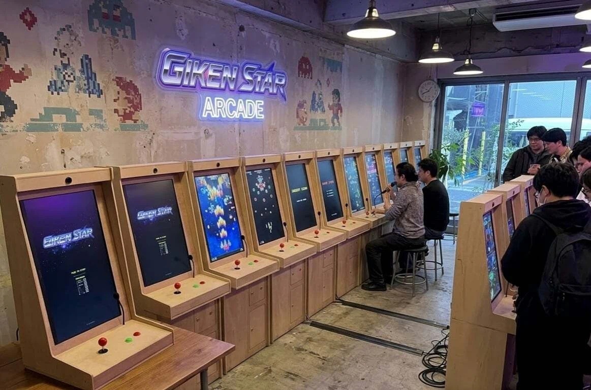 AIで作成した構想イメージ図。開発した専用の「AIアーケード筐体」を並べて誰でも体験できる場所をプロデュース