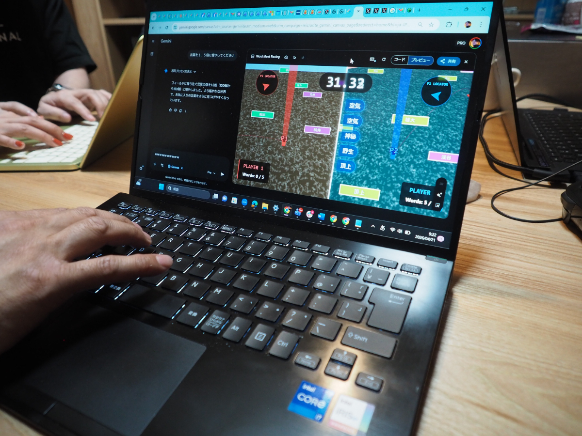 「現実改竄機構」チームが開発した「Word Meet Racing」
