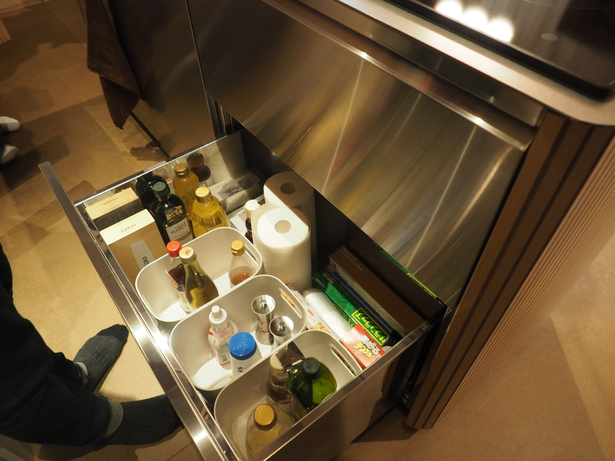 酢や油、塩、砂糖、醤油など基本的な調味料も揃っているので、食材だけ用意すればよい