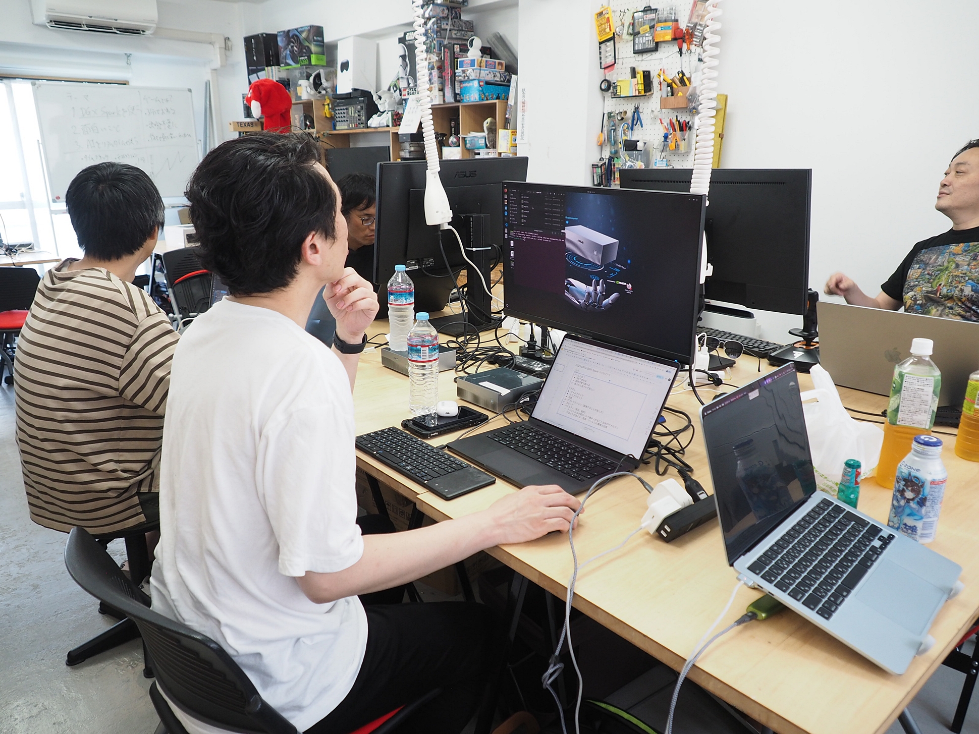 早速開発を始める参加者たち