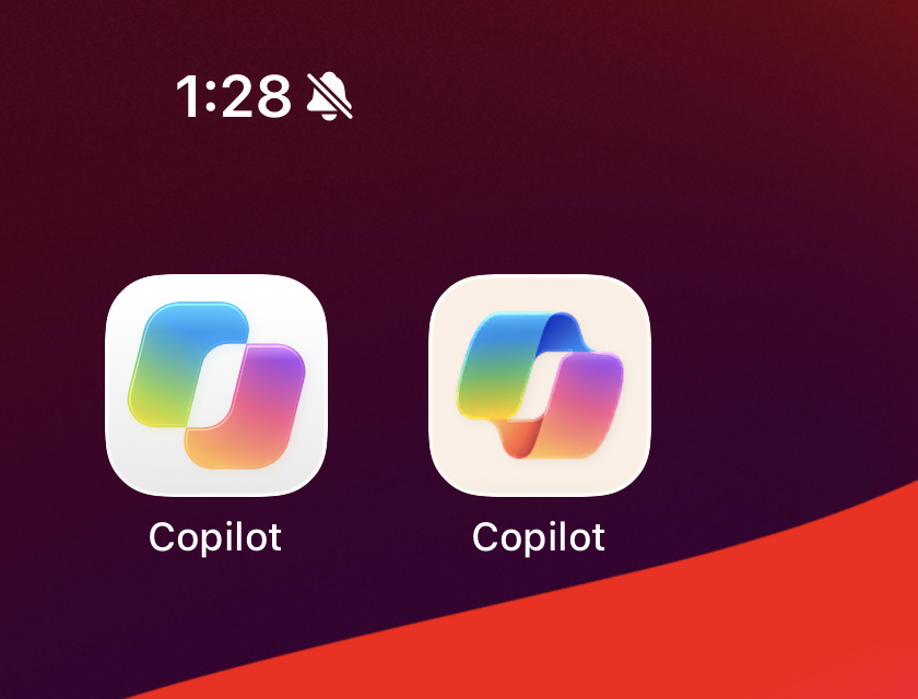 iPhoneに「Copilot」アプリが2つ。名前は一緒、アイコンもほぼ一緒。左が旧「Microsoft 365 Copilot」アプリ（今回改称されたもの）、右がもとからあった「Microsoft Copilot」アプリ。