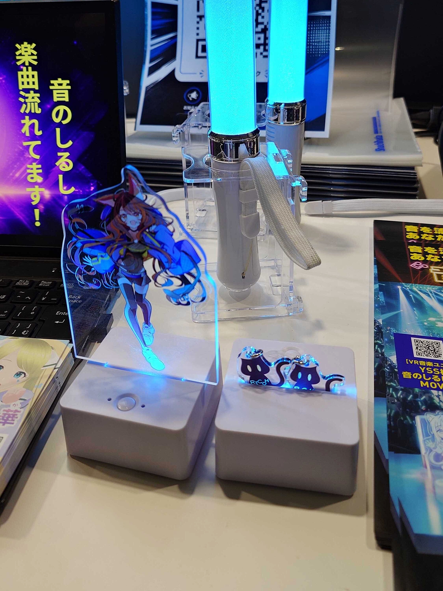 ペンライトだけでなくアクリルスタンドなどにも応用できる