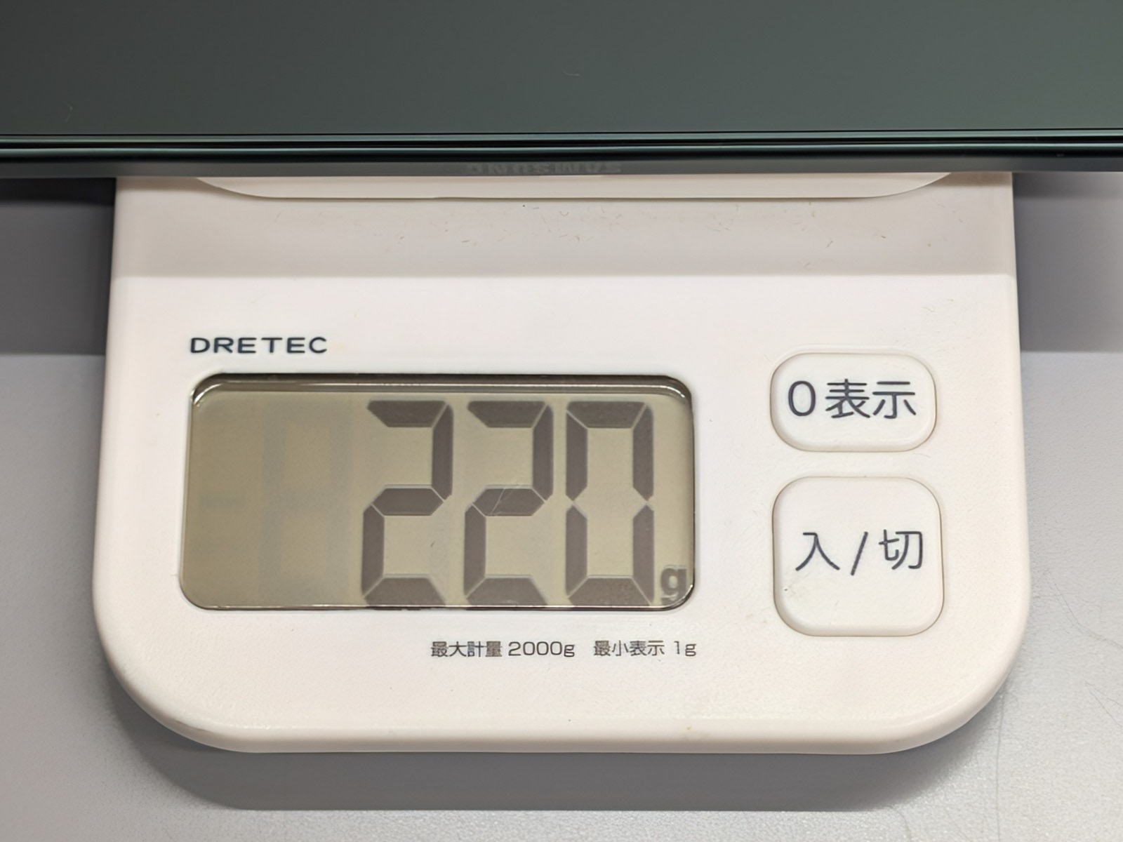 重量は公称215g、実測220g