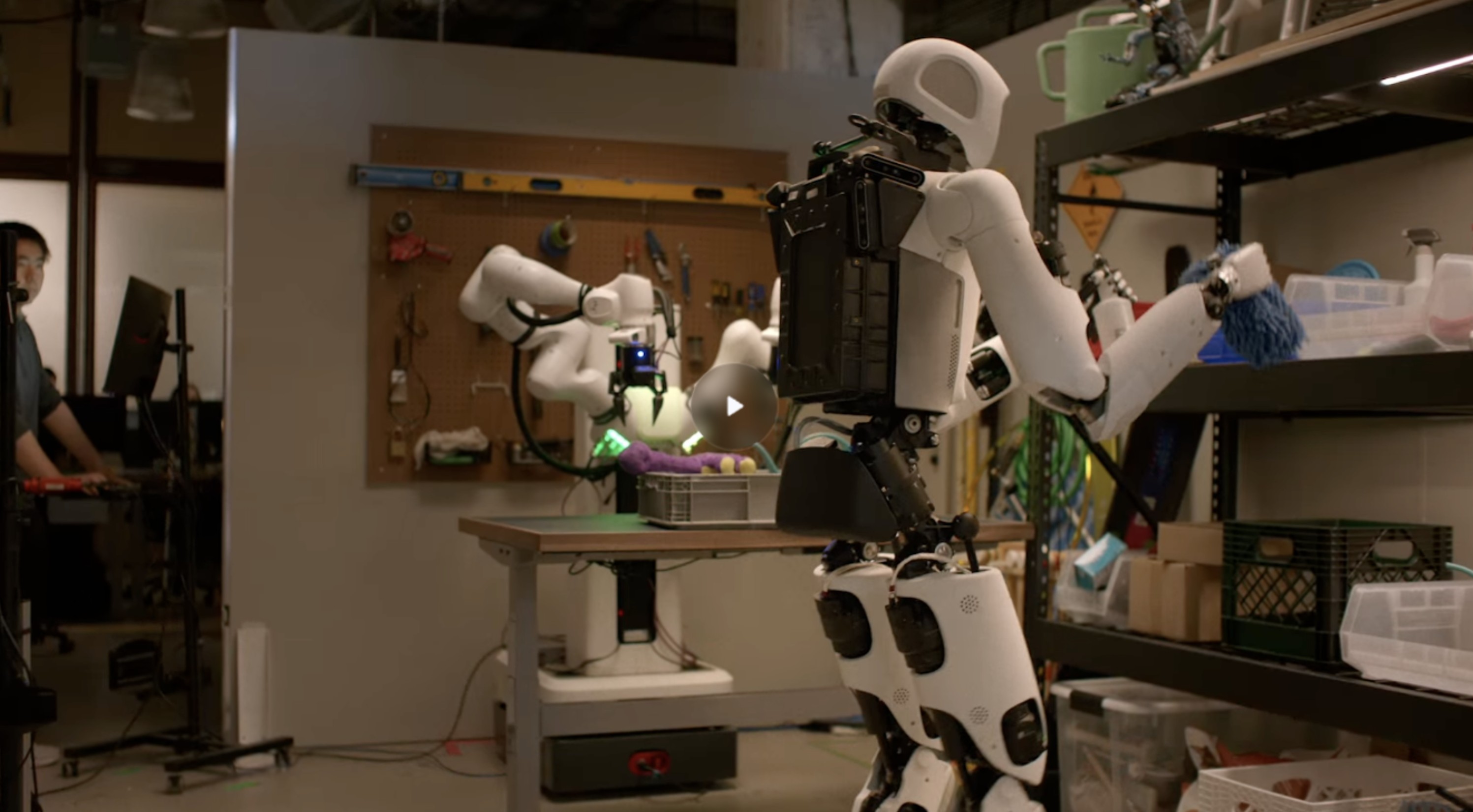 図8：複数ロボットを協調して操作する様子（<a href="#06">［6］</a>のサイト内の動画）