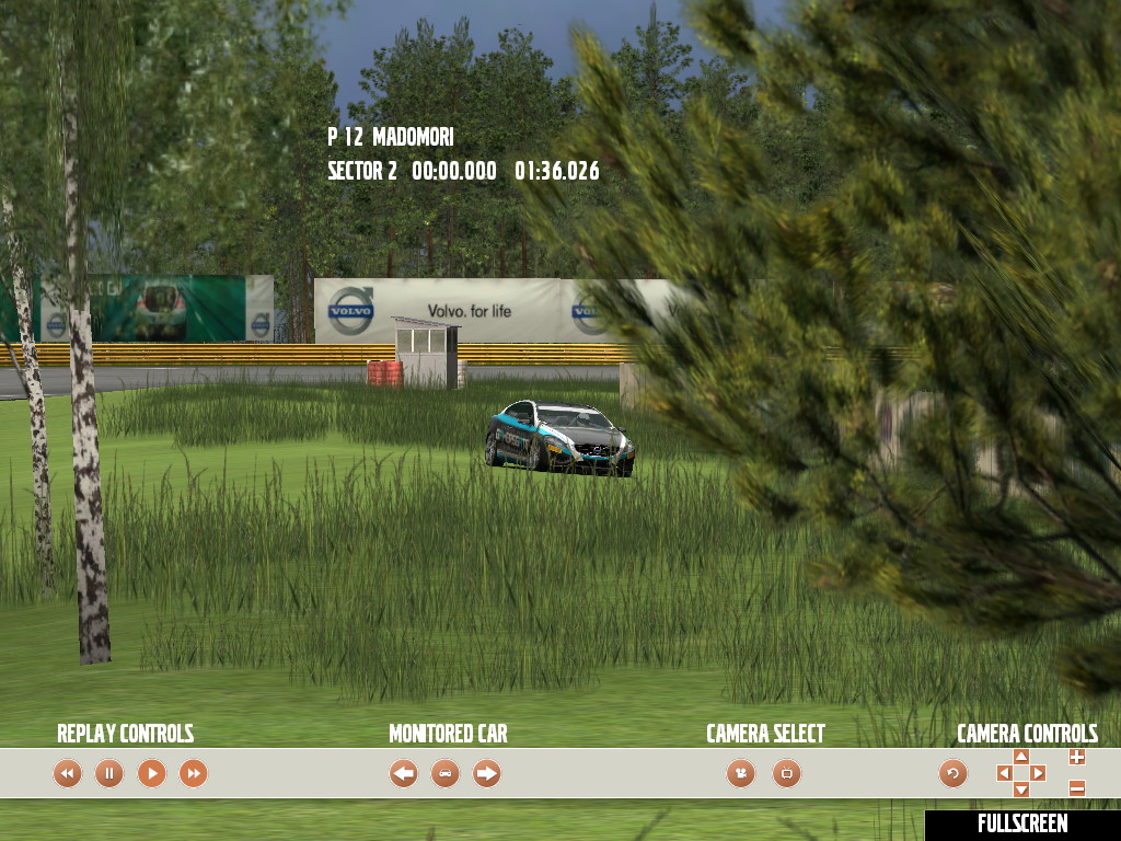 CHAYKAは道幅が広く走りやすい。森に突っ込めるなど探検気分も味わえる