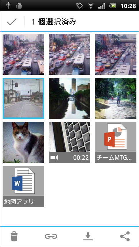 画面下部の右から2番目の［ダウンロード］ボタンでファイルをダウンロードできるほか、一番右の［シェア］ボタンからはファイルを添付したメール送信などが可能