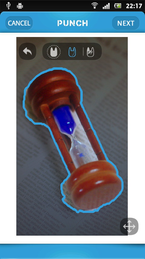 被写体の周囲に円を描いたり、輪郭をなぞって切り抜き範囲を指定する