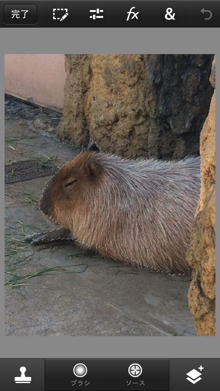 スマートフォン版の「Photoshop Touch for phone」。インターフェイスや機能が若干異なる