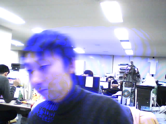 “EF-i”動いているもの輪郭が青い光の残像となって表示される