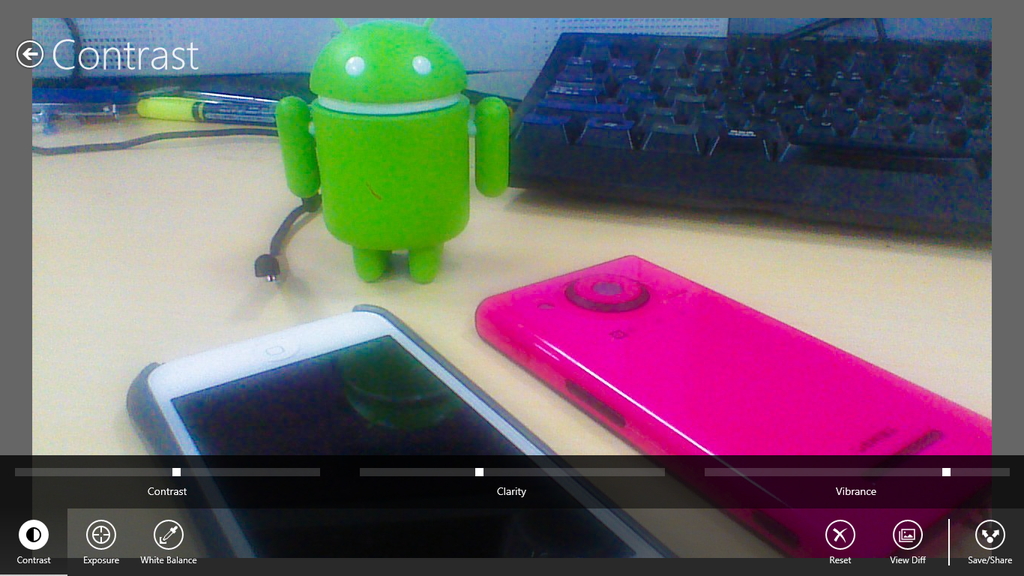 基本的な画像補正処理がタッチ操作のみで行える