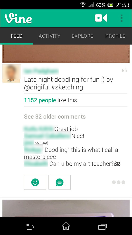 顔文字型ボタンを押して動画に“Like”を付けたり、吹き出し型ボタンからコメントを投稿可能
