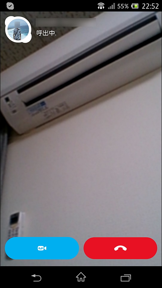 ビデオチャットの呼び出し時の画面で左下のボタンをタップすれば、“ビデオメッセージ”の撮影に切り替えられる