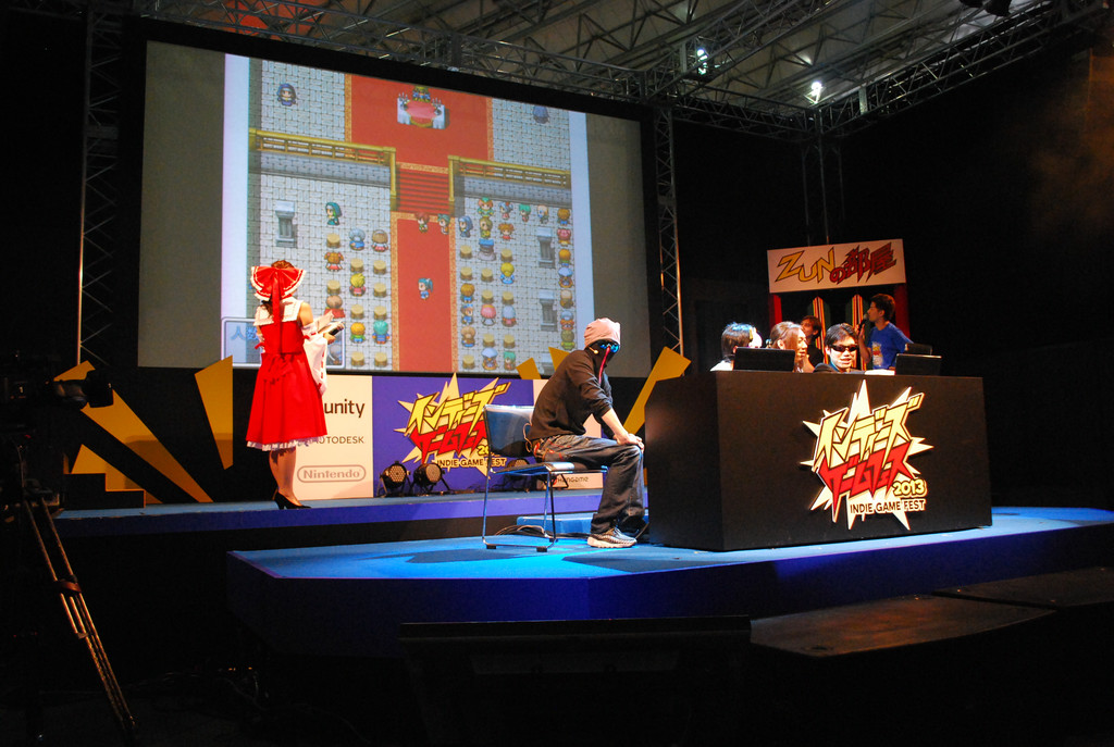 「ぼくらの大革命！」をプレイ中、うっかり教会に入ってしまったFB777氏。仲間からは『そこは1マスしか通れないから注意！』といったアドバイスが飛ぶ