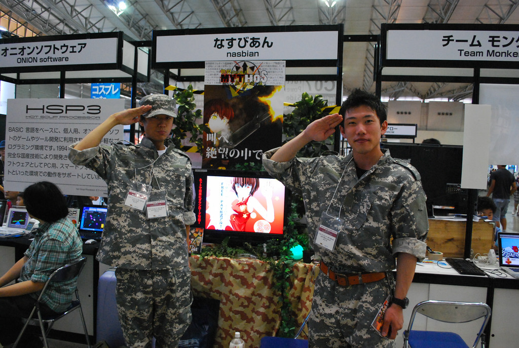 全ブース中、最も楽しそうに盛り上がっていたのが印象的だったなすびあん。東京ゲームショウ用に用意したという「MYTHOS」の紹介ムービーに足を止める人も多かった