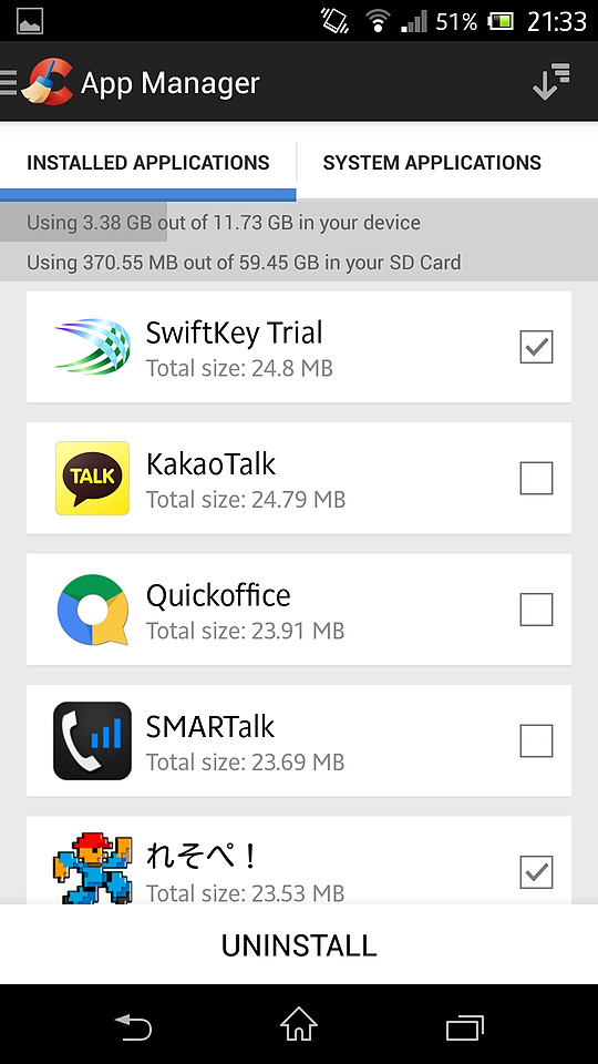 削除したいアプリを選択し、［UNINSTALL］ボタンをタップすれば、複数アプリを連続でアンインストールできる