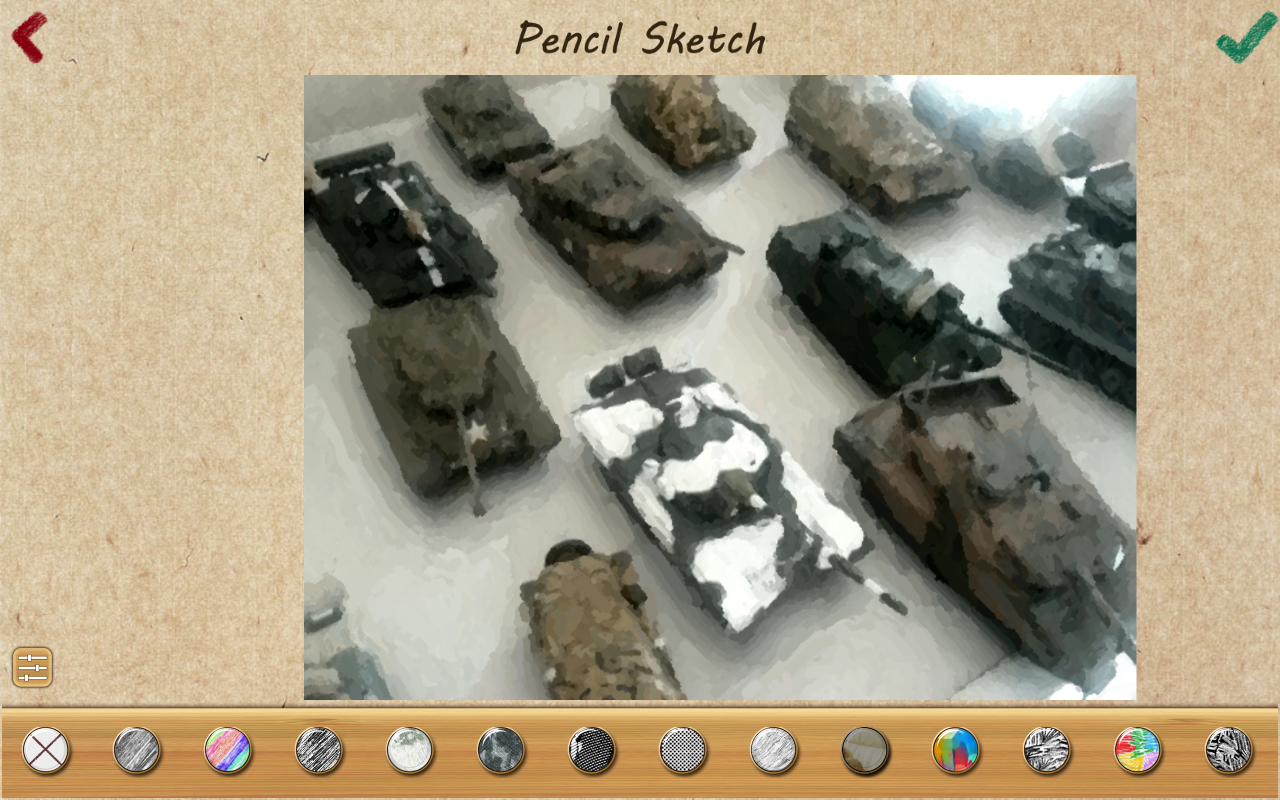 水彩画風、油彩画風、古い映画風など全14種類のエフェクトを用意