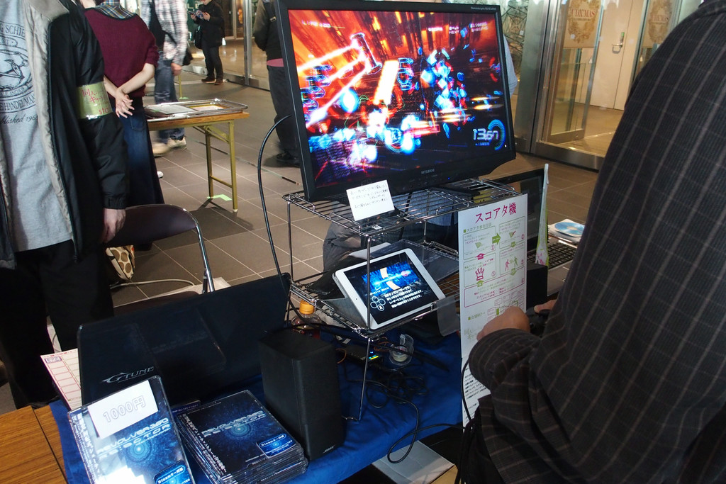 <a href="http://crosseaglet.xii.jp/" class="n" target="_blank">クロスイーグレット</a>は回転式シューティング「REVOLVER360 RE:ACTOR」のスコアアタック専用版を用意。「REVOLVER360 RE:ACTOR」のSteamキー付きパッケージ版も頒布していた